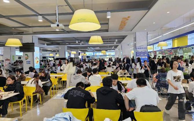 高校餐廳檔口招商現(xiàn)場圖片